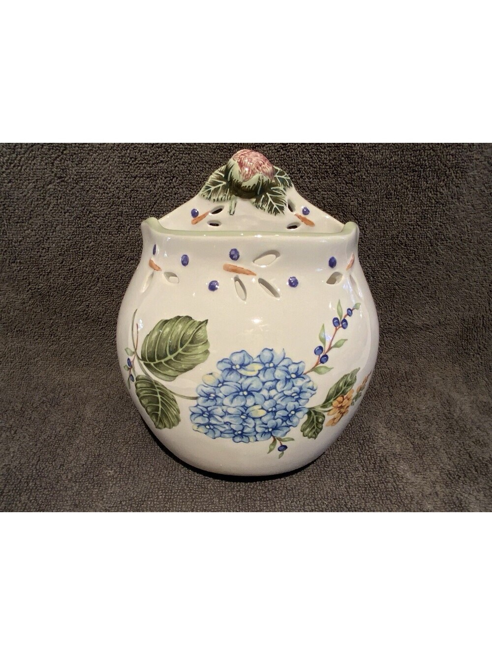 Lovely Vintage Ceramic Princess House Garden Wall Pocket 5.75”L x 6.75”Hx 3.25”W
